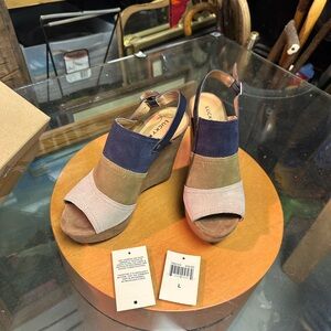 Lucky Brand Women's Blue and Tan Wedge Sandals